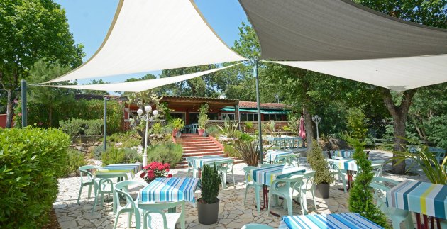 terrasse restaurant camping charlemagne grimaud var