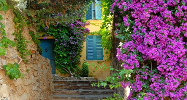 Grimaud village var cte d'azur